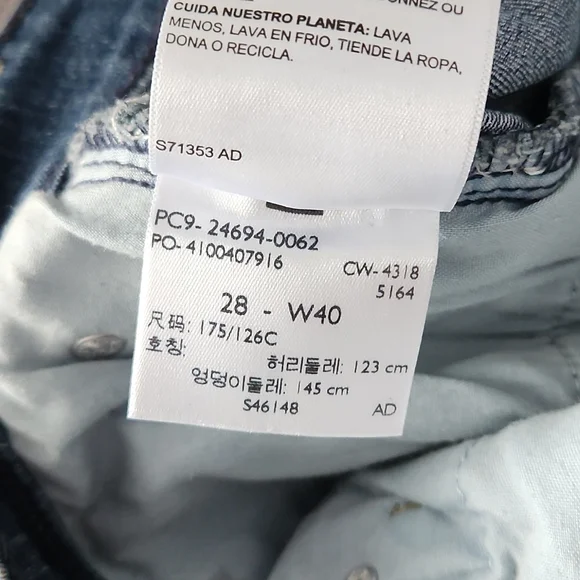 Levi capris - Picture 4 of 4